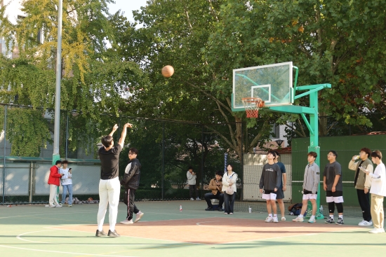 图2 投篮大赛现场.jpg
