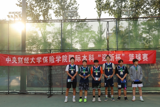 图11 季军球队合影.jpg