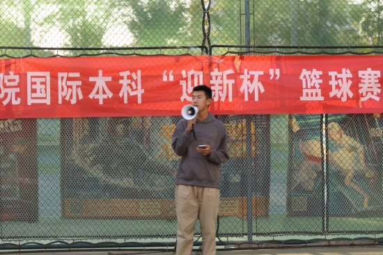 图12 封自扬同学主持.jpg
